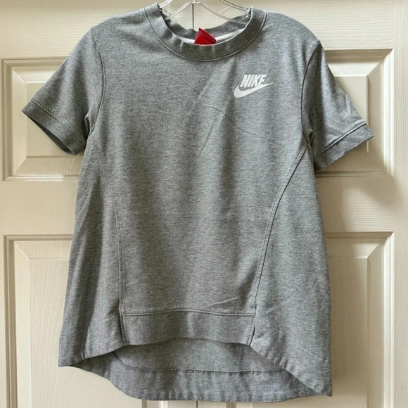 Nike Short Sleeve Drop Tail Crew Neck Athletic Shirt Women’s size X Small - Picture 1 of 11